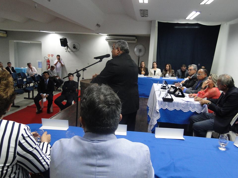 Poder Legislativo realiza sessão solene