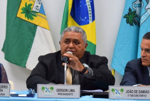 EXEMPLO DE GESTÃO PÚBLICA: CÂMARA DEVOLVE R$ 300 MIL AOS COFRES DO MUNICÍPIO